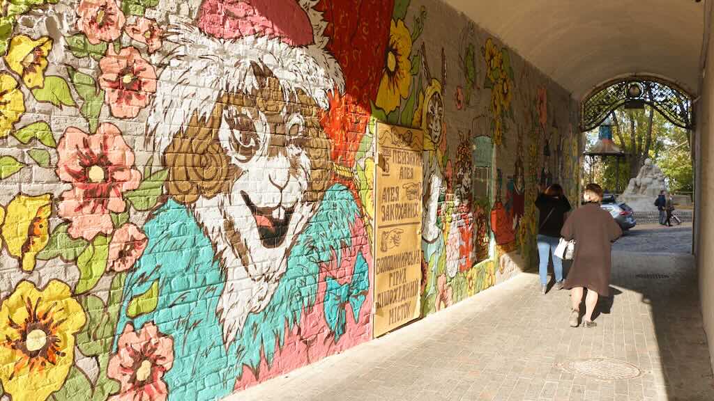 Kunst und Gemälde am Andrijiwskyj Uswis in Kyiv