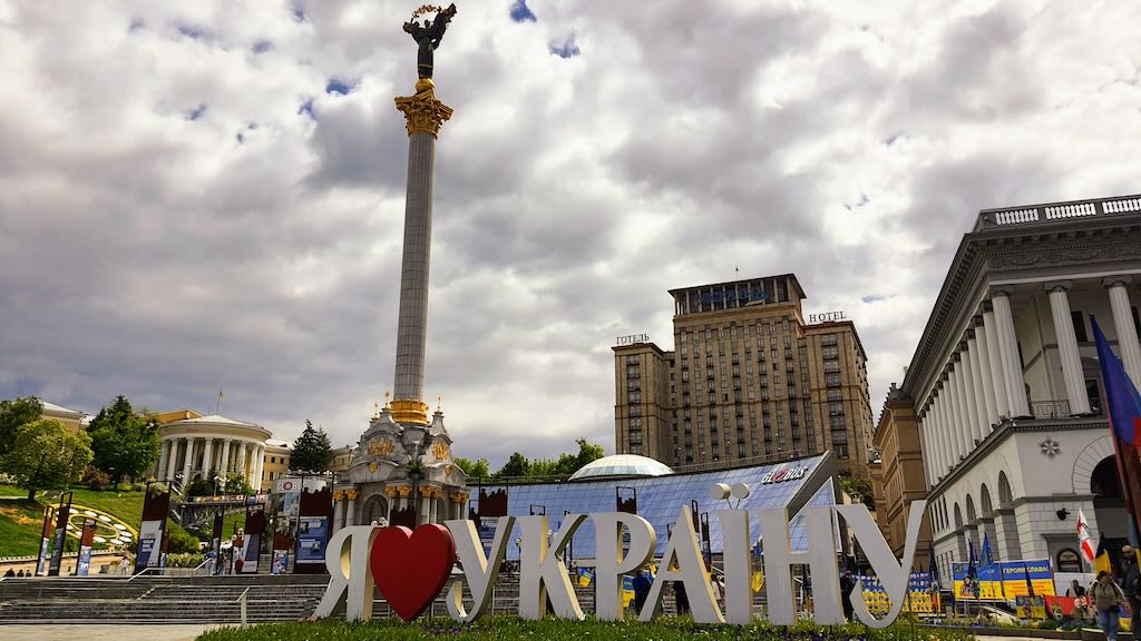 Maidan Nesaleschnosti in Kyiv mit dem Unabhängigkeitsdenkmal